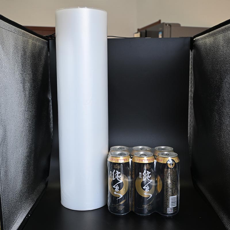 Balenie plechoviek na pivo a nápojov PE tepelne zmršťovacia fólia